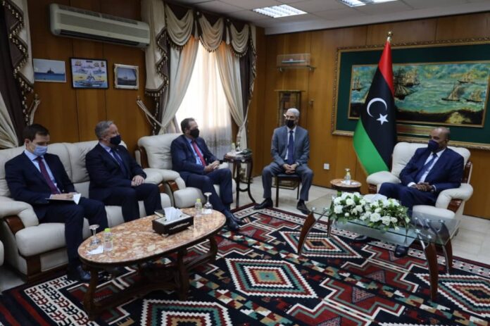 الرئاسي يبحث تطوير التعاون المشترك مع بريطانيا