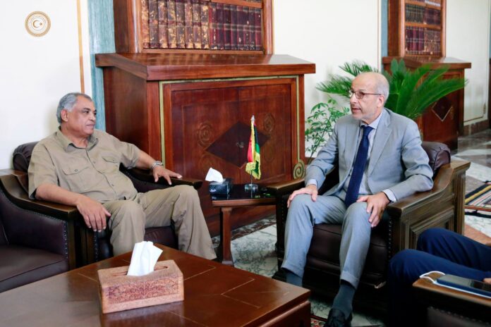 المركزي يبحث رفع القيود المفروضة على المصارف بالمنطقة الشرقية