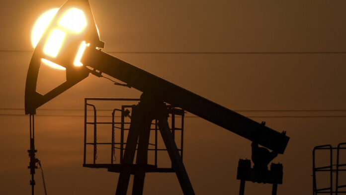 أسعار النفط ترتفع بفعل تراجع المخزونات الأمريكية