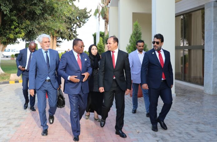 الحكومة الليبية تبحث مع وفد أفريقي دعم استقرار ليبيا