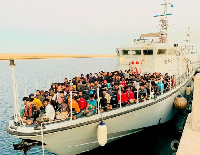 صور.. إنقاذ مهاجرين غير شرعيين قُبالة القره بوللي