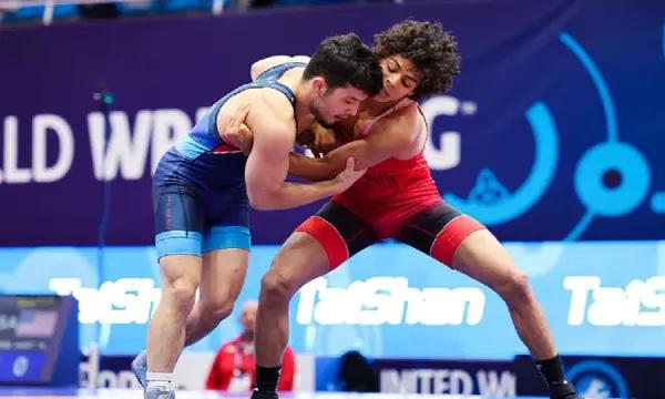 جراء الضغوط والمعاملة السيئة.. مصارع مصري يهرب نحو وجهة مجهولة