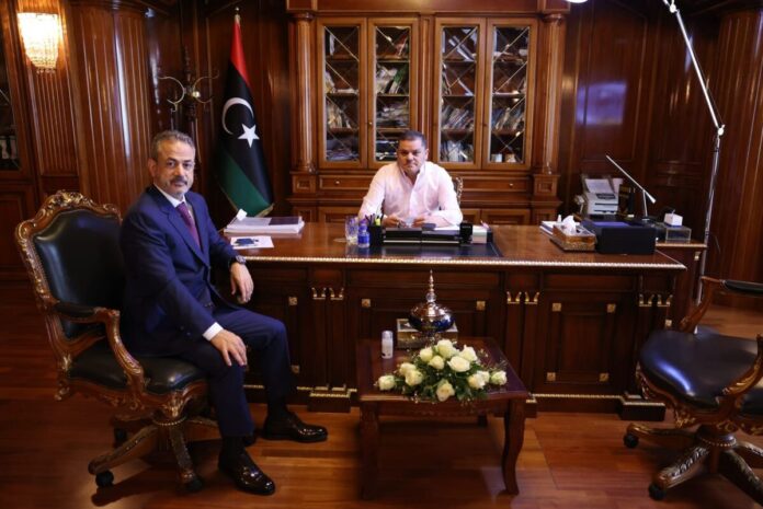 «الدبيبة» يبحث خطة مؤسسة النفط لزيادة الإنتاج