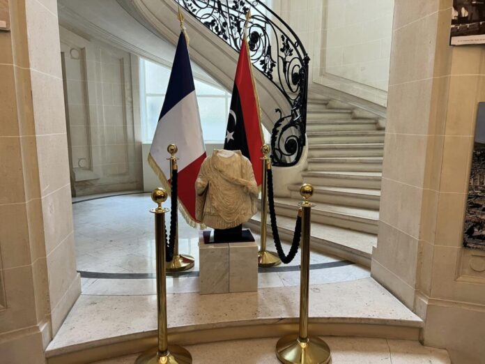 «لارمو» يسترد قطعة أثرية ليبية من فرنسا