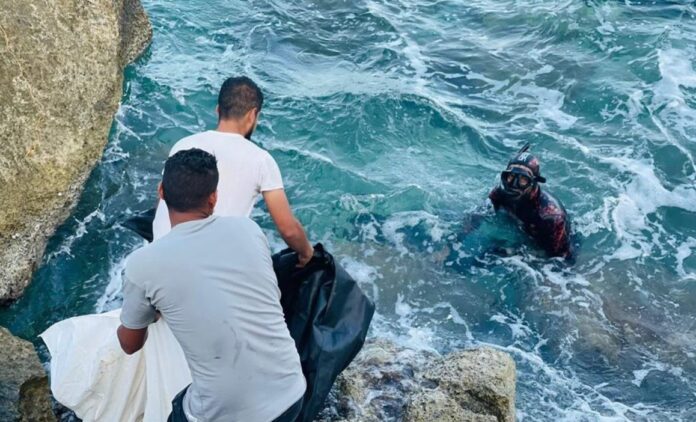 صور.. انتشال جثث وأشلاء من الأودية الشرقية لمدينة درنة