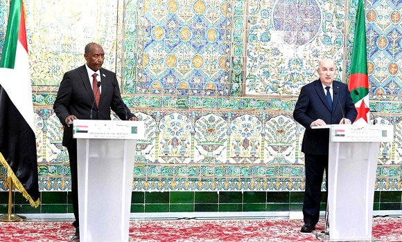 «البرهان» يُرحب بأي حوار تُديره الجزائر لحل الأزمة في السودان