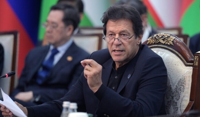 الحكم بالسجن 10 سنوات بحق رئيس وزراء باكستان السابق