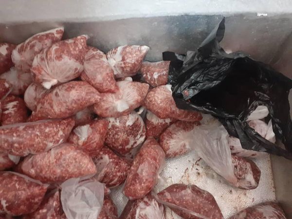 ضبط كميات من «اللحوم الفاسدة» والمواد منتهية الصلاحية في سبها