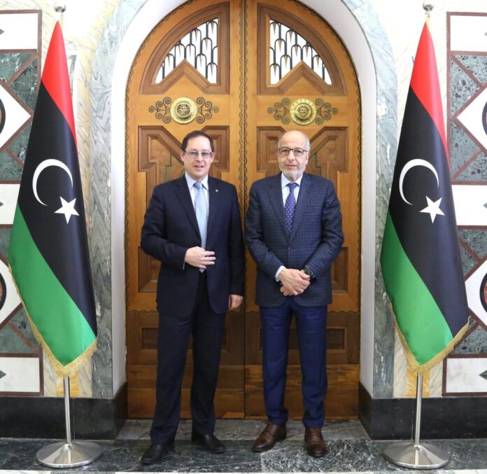 الكبير يبحث دور المصرف مع السفير الروسي