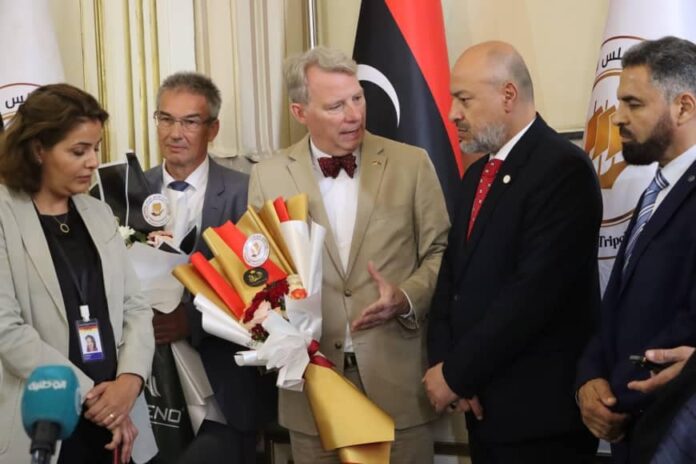 افتتاح مركز خدمة المواطن في مقر بلدية طرابلس المركز