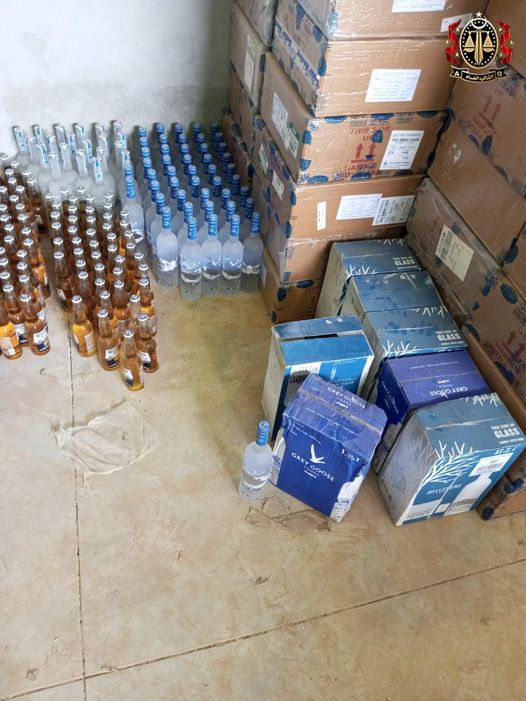 ضبط مهربي مؤثرات عقلية ومشروبات كحولية