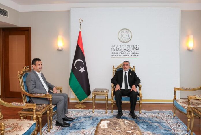 «تكالة» يبحث ملف تقديم العلاج لكافة المواطنين في الداخل والخارج