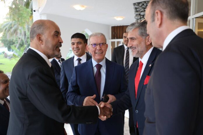 «أبوفناس» يستقبل «الكوني» خلال افتتاح فندق ليبي في غامبيا