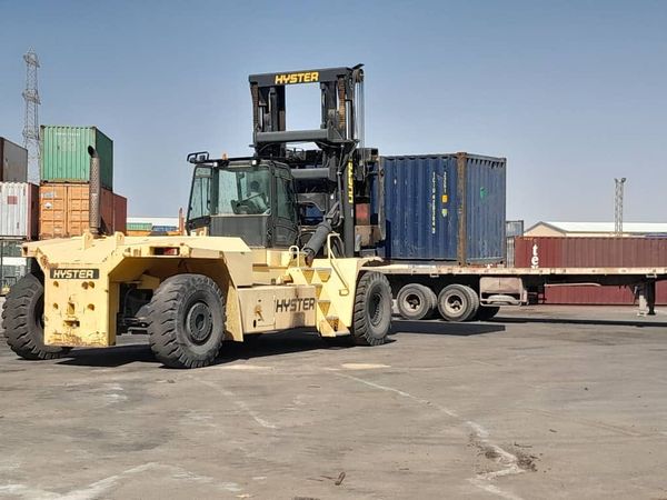 الكهرباء تعلن وصول حاويات قطع غيار لمحطتي شمال بنغازي والزويتينة