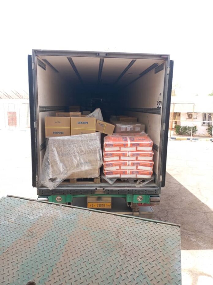 تسليم معدات غسيل كلى لفرع المنطقة الجنوبية