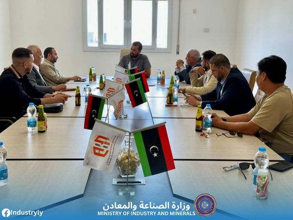 مناقشة القضايا المتعلقة بعمل شركة البنيان للحديد والصلب
