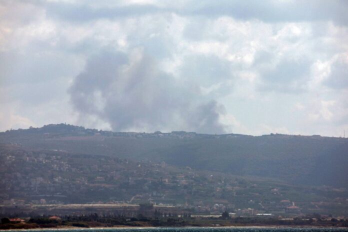 إسرائيل تغلق مجالها الجوي شمالا وتجدد قصف الجنوب اللبناني