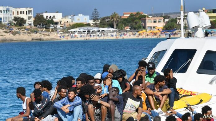 تونس توقّع اتفاقيات للهجرة مع إيطاليا وفرنسا وتجري محادثات مع دول عربية