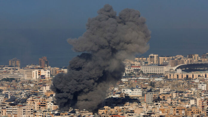 صواريخ «حزب الله» تصل جنوب حيفا وغارات إسرائيلية على ضاحية بيروت الجنوبية