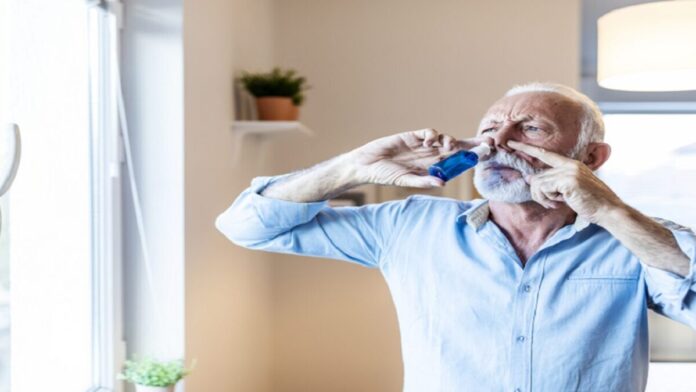 لن تصدّق ماذا يفعل.. «بخاخ أنفي» واعد لإبطاء تطور «ألزهايمر»