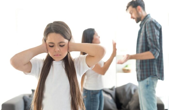 قد يكون قاتلاً.. كيف يترك «طلاق الوالدين» تأثيراته على الأطفال؟