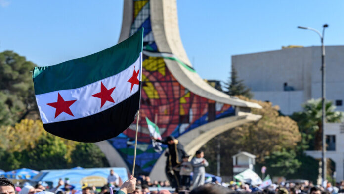 الشيباني من «دافوس»: رفع العقوبات مفتاح استقرار سوريا