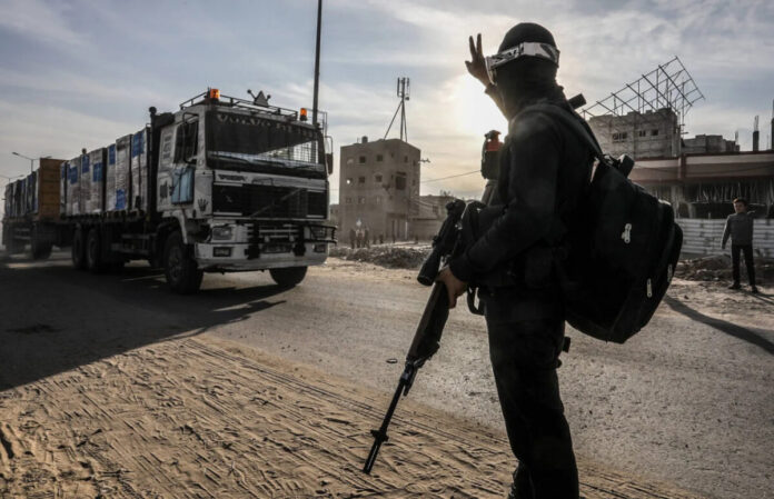 وصول 70 أسيراً فلسطينياً تم الإفراج عنهم إلى مصر.. وإسرائيل تتلقى رداً حول مصير إحدى الرهائن