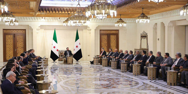 سوريا.. «هيئة التفاوض والائتلاف الوطني» يعلنان الالتزام بقرار «حل المؤسسات» ودمجها بالدولة