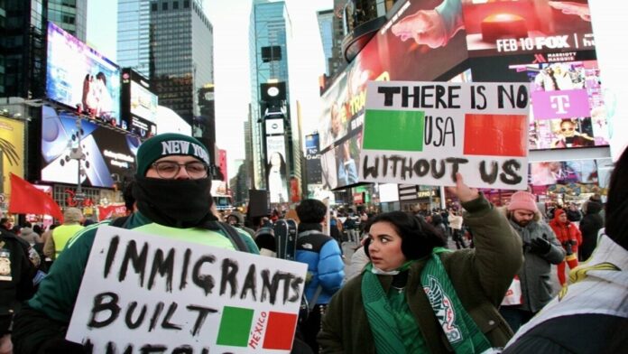 أمريكا.. الآلاف يخرجون بمظاهرات ضد خطط «الترحيل الجماعي»