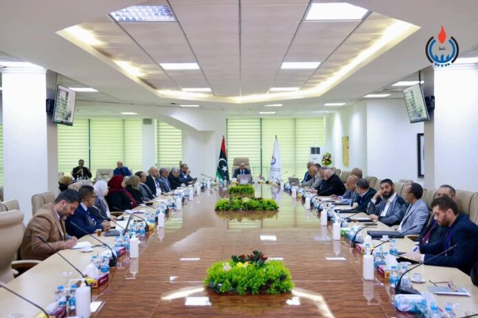 اجتماع موسع لمناقشة تطوير «برامج التدريب» في القطاع النفطي