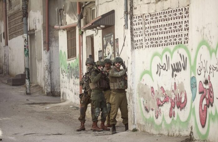 إسرائيل تطلق سراح عشرات المعتقلين في غزة.. هجوم عنيف على الضفة