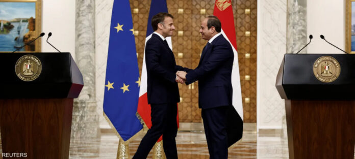 ماكرون في القاهرة.. استقبال بـ«مقاتلات رافال» وتوقيع اتفاقية استراتيجية