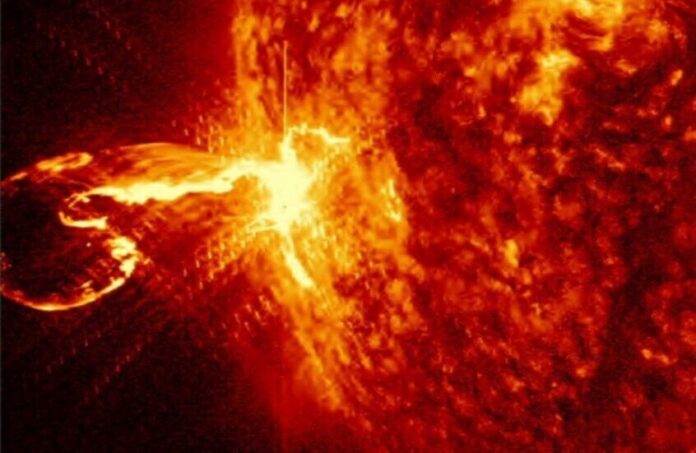 عاصفة شمسية تتجه نحو الأرض.. هل تشكّل خطراً؟