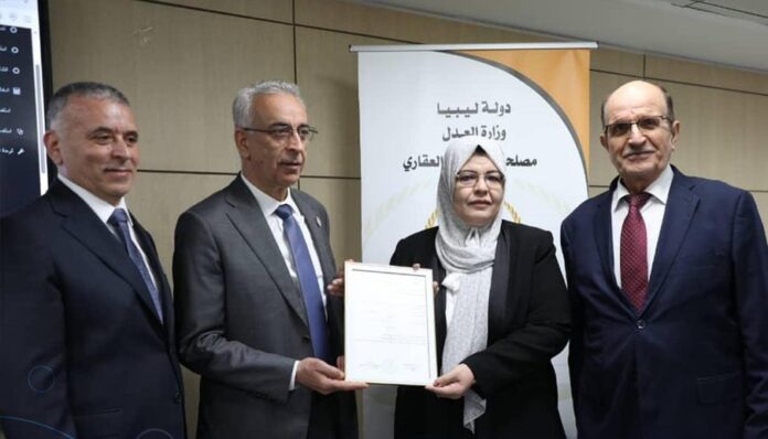 إصدار أول شهادة إلكترونية في تاريخ «السجل العقاري»