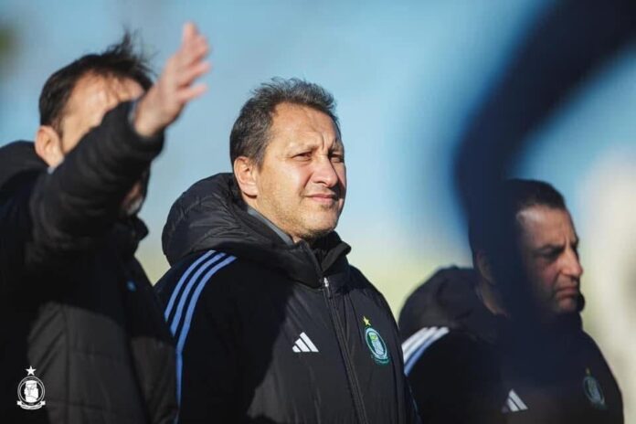 هادي خشبة يفرض السيطرة على غرفة تبديل الملابس للأهلي طرابلس بقرارات صارمة