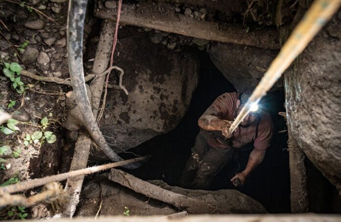 بوليفيا.. قتلى باشتباكات بين متنافسين على مناجم الذهب (فيديو)