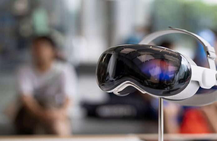 ذات تقنيات متقدمة وأسعار أقل.. آبل تطوّر نماذج جديدة من «النظارات»