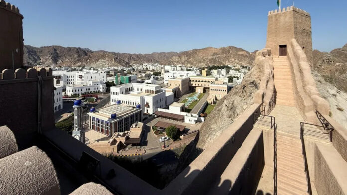 مفاوضات نووية حاسمة بين إيران وأمريكا تبدأ في مسقط