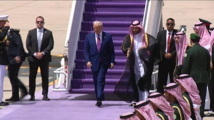 ترامب يصل الرياض.. بداية جولة خليجية لتعزيز العلاقات الاقتصادية والأمنية مع السعودية