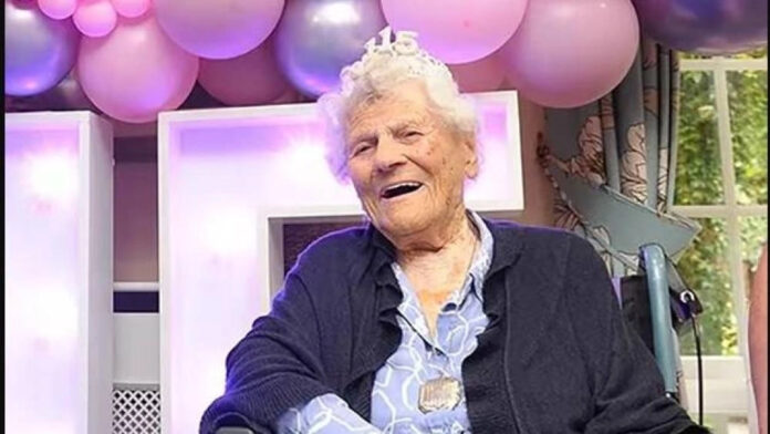 بريطانية تدخل التاريخ كأكبر معمّرة على قيد الحياة بالعالم