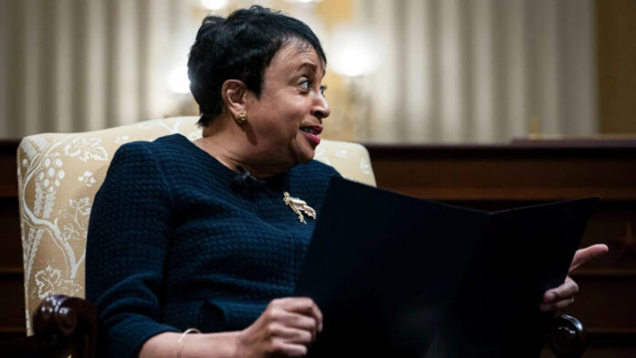 خطوة مفاجئة.. ترامب يطيح بأمينة مكتبة الكونغرس «كارلا هايدن»