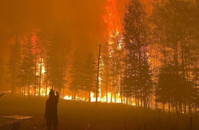 انفجارات ومآسٍ ونجاة بأعجوبة… العالم يشتعل في ساعات لا تُنسى!