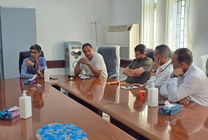 فريق من وزارة الصحة يُجري جولة تفقدية للمرافق الصحية في أبوسليم