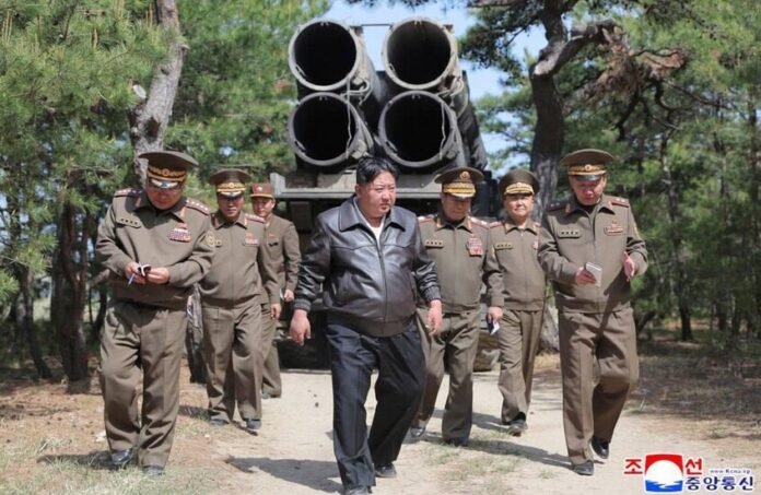 كيم جونغ أون يشرف شخصيًا على تدريبات تحاكي هجمات نووية