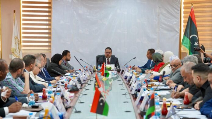 وزير التربية يقود اجتماعاً موسعاً.. ملفات متعثرة على الطاولة وخطط تطوير قيد التنفيذ