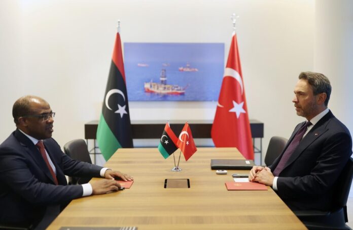 وزير النفط يبحث مع نظيره التركي تعزيز التعاون بالاستكشاف وتطوير البنية التحتية