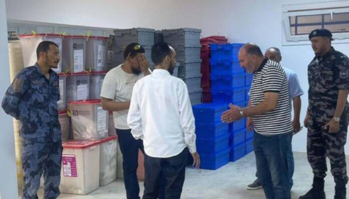 الداخلية تؤمّن نقل آخر شحنات بطاقات الناخب استعداداً لـ«انتخابات المجالس البلدية»