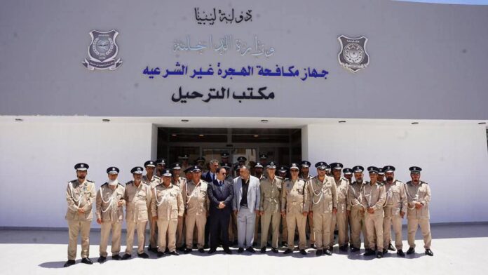 وزير العمل يتفقد إجراءات ترحيل «العمالة غير القانونية» ويؤكد استمرار الحملة التفتيشية