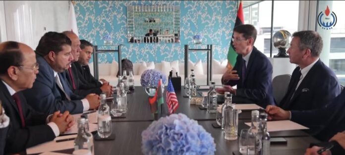 «إكسون موبيل» تعود إلى ليبيا.. توقيع مذكرة تفاهم مع مؤسسة النفط بعد عقد من التوقف