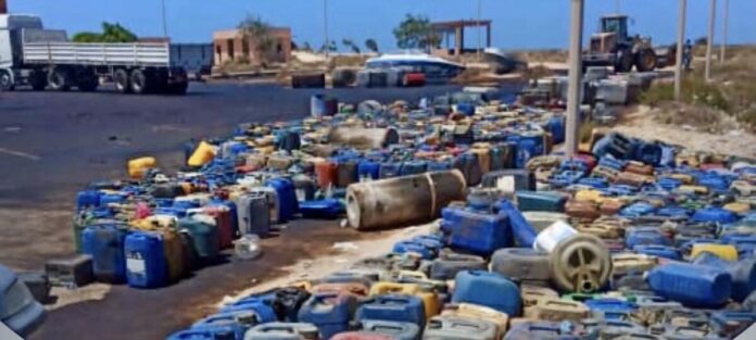 إحباط محاولة تهريب وقود وسلع عبر منفذ «رأس اجدير»